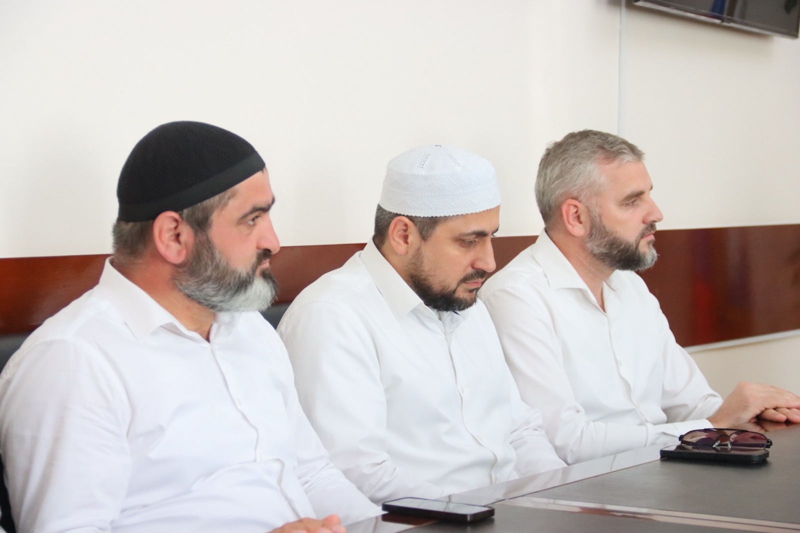 Энрик Муслимов вручил награды победителям летних курсов при Центральной Джума-мечети г. Махачкалы